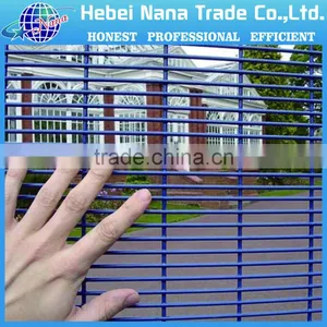 Galvanized and Pvc Coated High Security Fence thumbnail-1