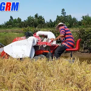 Cheapest Price and Good Quality Mini Paddy Rice Combine Harvester / Rice Reaper Working in Wet Field thumbnail-3