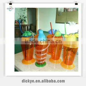 Plastic Cups With Straw and Lid thumbnail-5