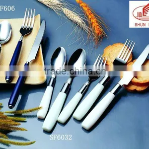 Good Quality Cutlery With Plastic Handle thumbnail-1