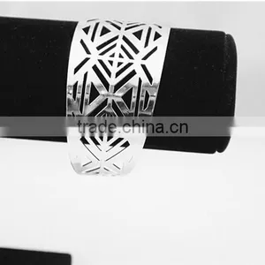 New Design Gold Hollow Triangle Bangles,metal Feather Shape Bangle in Bulk thumbnail-5