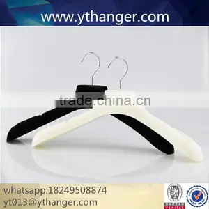 CY-629 Luxury Flocking Velvet Plastic Hanger With Brand Logo for Plastic Velvet Hanger thumbnail-2