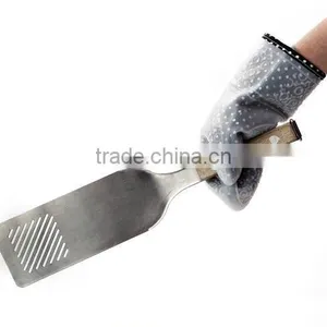 Washable Quilted Cotton Linings Silicone Protective Baking Gloves thumbnail-5
