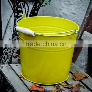Metal Ice Bucket With Handle,galvanized Metal Beer Bucket With Wooden Handle,ice Bucket With Wooden Handle thumbnail-1