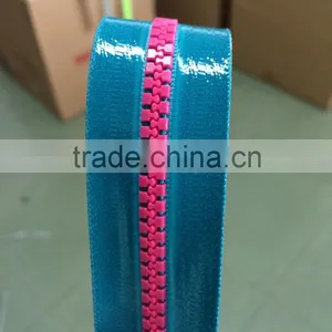 High Quality 5# Red Color Plastic Zipper Open End With Plastic Slider thumbnail-2