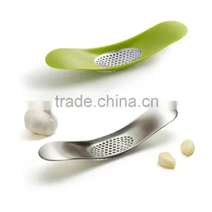 Plastic Hand Garlic Presser Cheaper Garlice Presses thumbnail-2