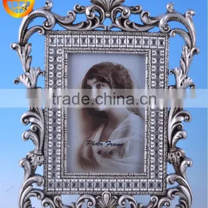 White Carved Resin Made Digital Photo Frame thumbnail-3