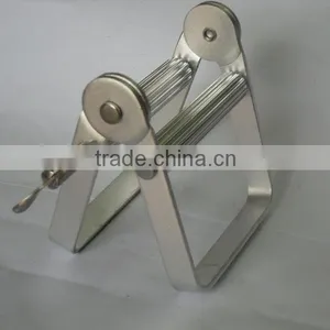Hair Color Tube Squeezer thumbnail-1