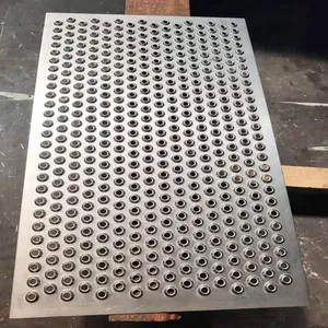 Professional Factory Serrated Steel Grating Crocodile Mouth Plate Anti-skid Plate Used in Stair Safety Stair Tread Grating thumbnail-2
