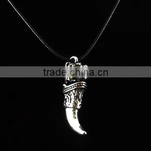 Loving Couple Accessories Gifts Wholesale Men's Wolf Tooth Pendant Necklace thumbnail-4