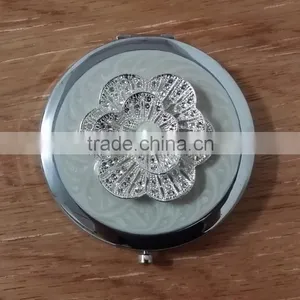 Decorative Metal Compact Mirror thumbnail-2