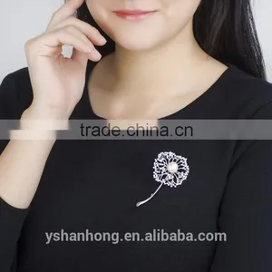 Fashion Natural Pearl Inlay Zircon Shawl Brooch Buckle thumbnail-3