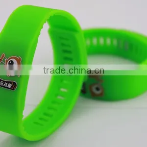 2016 Popular RFID Silicone Wristband With Customized LF HF UHF Chip thumbnail-5