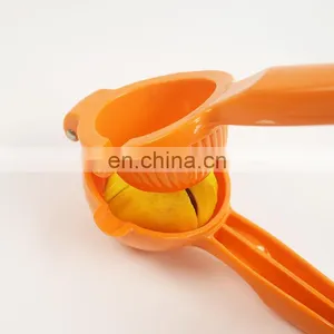 Wholesale Kitchen Accessories Food Grade Plastic Lemon Squeezer Fruit Tool thumbnail-2