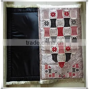 High Quality Jacquard Muslim Prayer Mat With Foam Backing and Zipper Quality Choice thumbnail-2