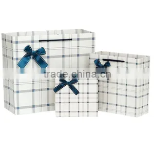 Customized Color Printing Clothing Packaging Waterproof Paper Bag thumbnail-1