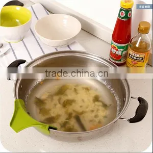 Creative Silicone Soup Funnel Water Deflector Cooking Tool Kitchen Gadget / Silicone Soup Funnel Kitchen Tool thumbnail-3