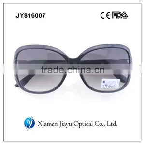 New Square Frame Fashion Sunglasses for Women thumbnail-4