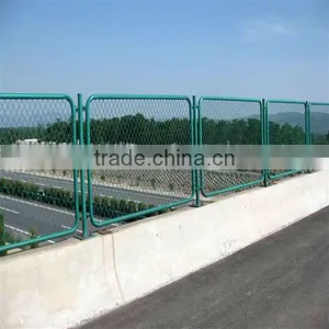 Road Guardrail Traffic Barrier Roadside Fence Sepration Fence Barrier Vehicles Fence thumbnail-1