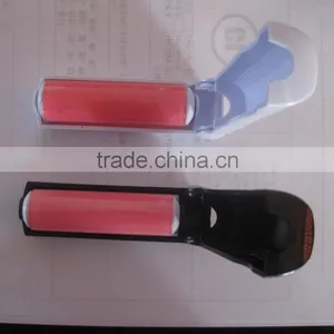 Washable Travel Plastic Magic Cloth Lint Brush thumbnail-1