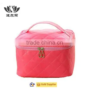 Bulk Round Red Cosmetic Bag Wholesale thumbnail-5