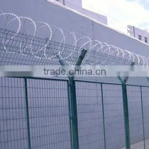 Factory Wholesale Hot-dipped Galvanized Razor Barbed Wire Mesh Fence thumbnail-1