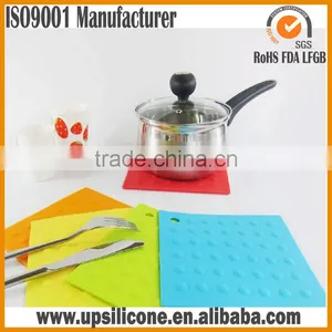Heat Resistant Silicone Pot Lid Holder thumbnail-5