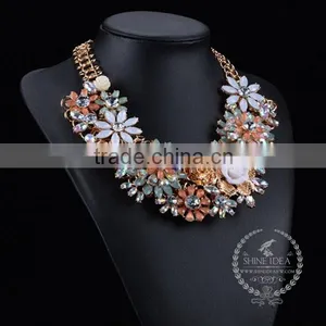 High Quality Vintage Rhinestone Flower Chunky Statement Necklace Tin Alloy Fashion Women Pendant Necklace 6390060 thumbnail-2