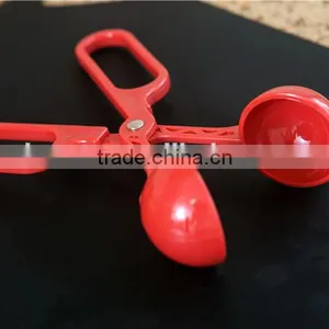 Kitchenware Small Plastic Manual Meatball Maker thumbnail-1