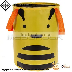 Creative Design Multifunctional Portable Auto Hanging Bag Folding Cartoon Car Trash Bin thumbnail-5
