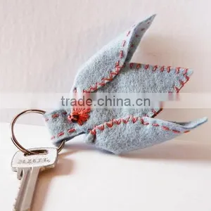 China New Cheap Wholesale Key Rings Handmade Mini Design Fabric Flower Tulip Decor Craft Promotion Felt London Souvenir Keychain thumbnail-1