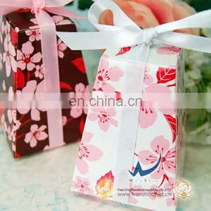 Patterned Pedestal Favor Boxes thumbnail-1