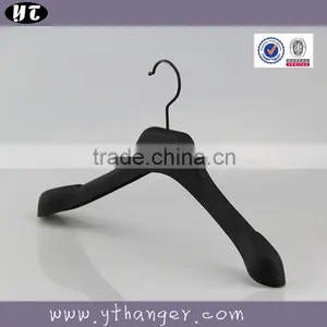 HA6896 Large Plastic Clothes Hanger Rubber Coated Men Jacket Hanger thumbnail-4