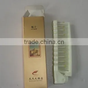 Hotel Using Disposable Foldable Combs thumbnail-1