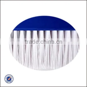 Curved Pool Brush With Aluminium Handle thumbnail-4