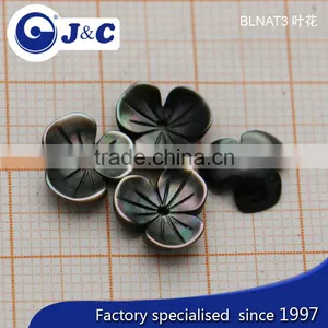 Carved Customized Natural Sea Shell Flower Shape,mother of Pearl Decoration Buttons thumbnail-4
