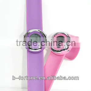 LP1180 Silicone Strap LCD Plastic Digital Movement Promotional Slap on Watch thumbnail-2