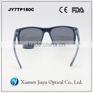 Cheap Classic Polarized (or PC) Sunglasses for Unisex With Custom Logo thumbnail-5