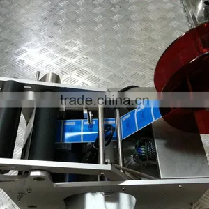 High Precision Semi Automatic Round Bottle Labeling Machine thumbnail-5