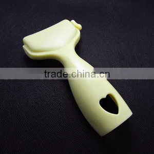 New Design Stainless Steel 3 in 1 Vegetable Peeler thumbnail-1