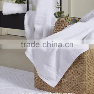 Customized Hotel Supplies White Jacquard Cotton Embroidery Bath Towels Manufacture thumbnail-1
