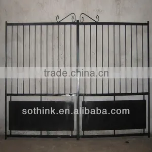 Modern Steel Gate thumbnail-1