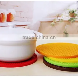 Cute Non-slip Kitchen Utensils Silicone Hot Pot Pad thumbnail-4