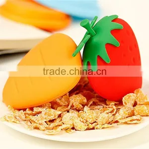 New Design Strawberry Silicone Key and Coin Bag Key Holder Promotion Gift thumbnail-4