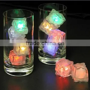 New Style Acrylic LED Artificial Ice Cubes Shape Bar Decorations thumbnail-1