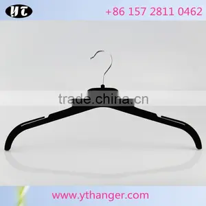 High End Velvet Hanger With Custom Velvet Color thumbnail-3