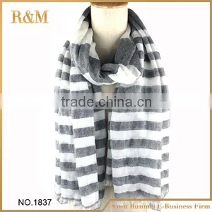 Cotton and Viscose Plain Infinity Wrinkled Scarf thumbnail-1