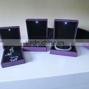 Luxur Varnished Color Jewelry Set Ring Box Bracelet Box Nacklace Box Wedding Gift Set With LED Jewelry Wooden Box thumbnail-3