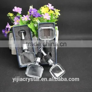 Factory Directly Sale Best Quality Square Cube Crystal Wine Stopper for Wedding Gift thumbnail-6