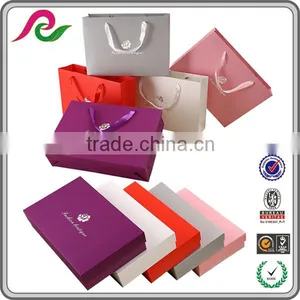White Folding Hand Bag Folding Paper Box With Logo Foil for Underwear Packing thumbnail-3